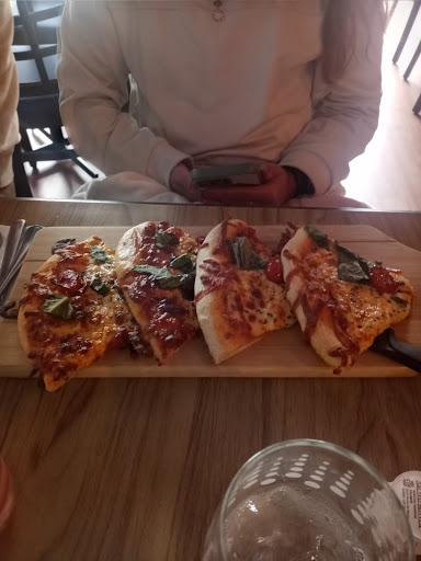 Photo of MoMo Café Resto - 119 Rue Notre Dame O, Thetford Mines, QC G6G 1J4